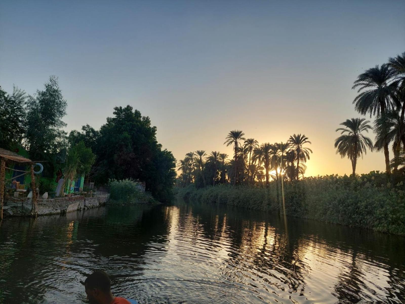 Luxor Old Nile Hotel Bagian luar foto